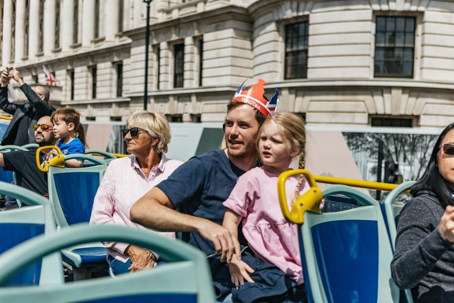 London: Children's Open Top Bus Tour - Green Park and Pall Mall: royal London from the upper deck