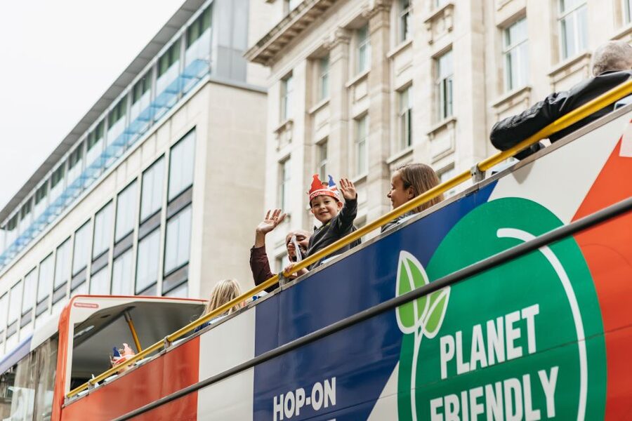 London: Children's Open Top Bus Tour - The London Eye: a memorable riverside view