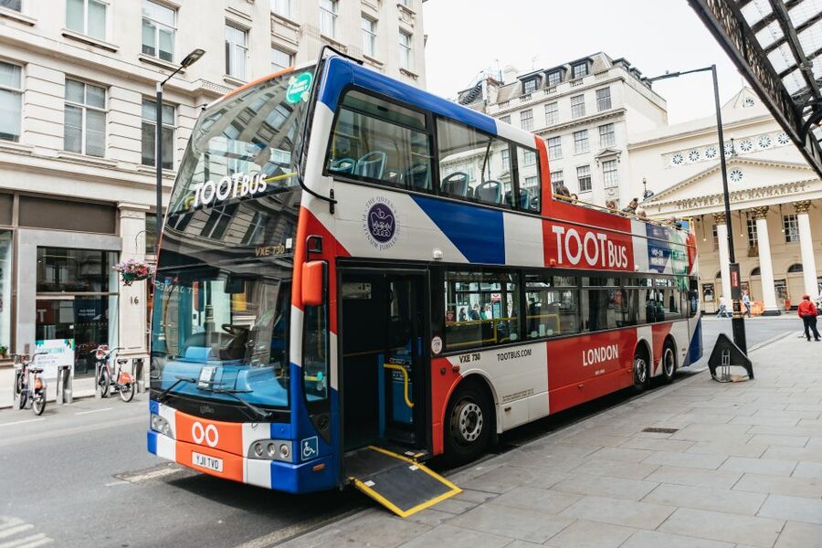 London: Children's Open Top Bus Tour - Westminster Abbey and Downing Street
