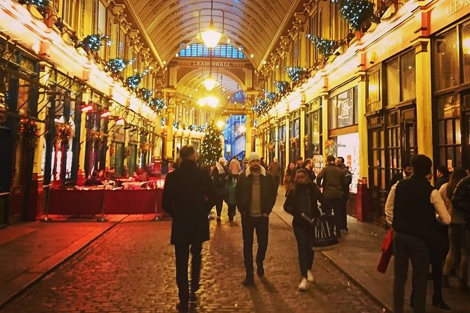 London Christmas Carol & Charles Dickens Small Group Walking Tour - What the small group adds