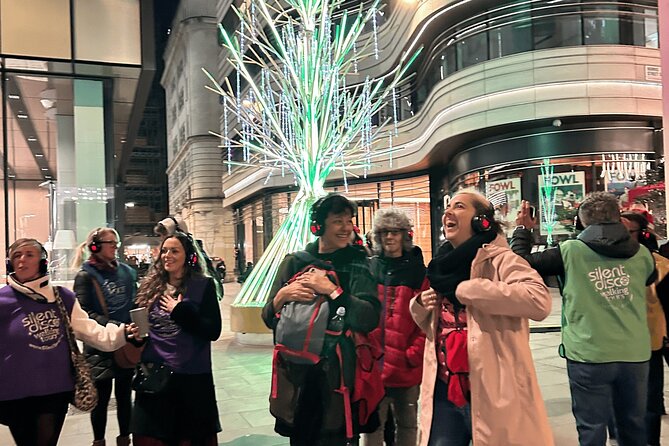 London Christmas Lights Guided Tour With Christmas Music - A Christmas walk with a soundtrack