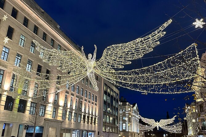 London Christmas Lights Guided Tour With Christmas Music - What the silent disco format feels like