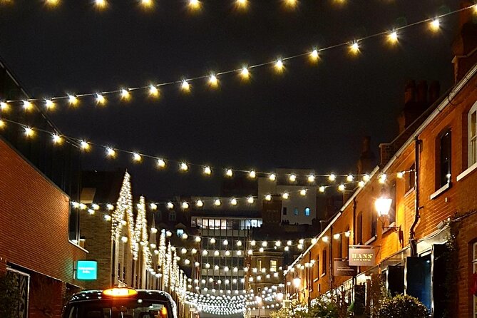 London Christmas Lights Private Tour by Traditional Black Cab - The Tower of London and the wider central route