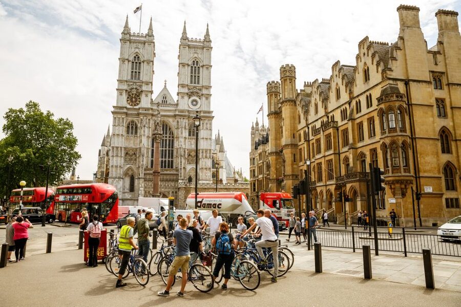 London: Classic Gold 3.5-Hour Bike Tour - St Jamess Park and Buckingham Palace