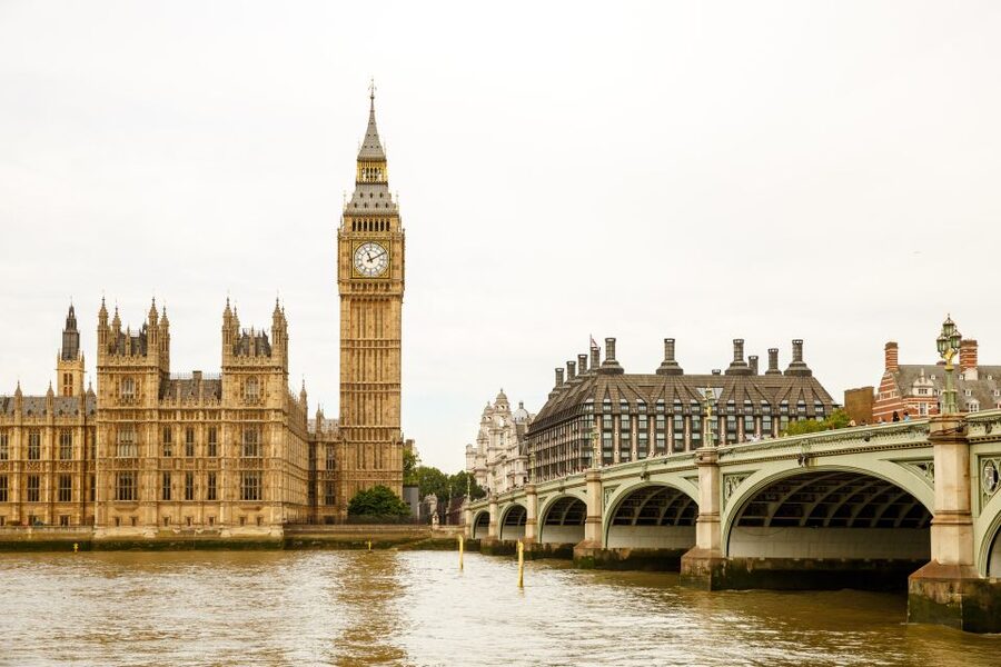 London: Classic Gold 3.5-Hour Bike Tour - St Pauls Cathedral and the return over Westminster Bridge