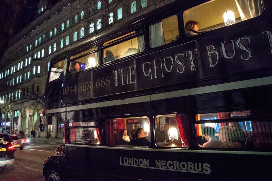 London: Comedy Horror Ghost Tour on a Bus - The Tower of London and London Bridge