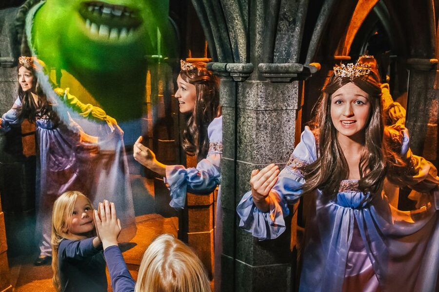 London: DreamWorks Shrek's Adventure Tour - Puss in Boots, Pinocchio, and the comic tone