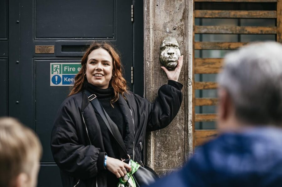 London: East End Street Art Tour and Spray Painting Workshop - The stories behind Banksy, Stik, and other artists