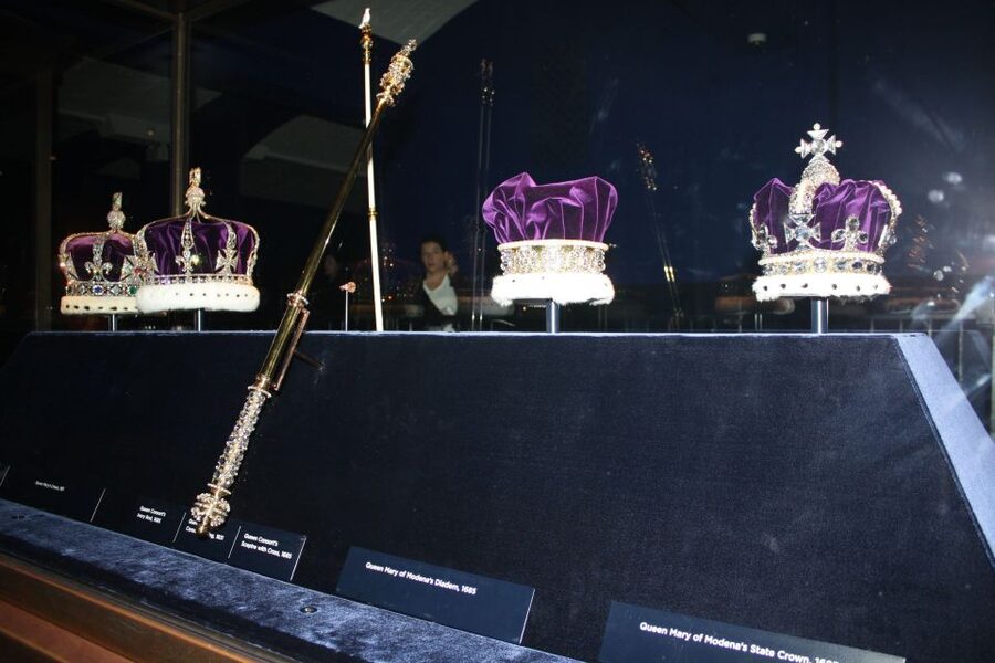 London: Easy Access Tower of London and Crown Jewels Tour - Raven House and a story that refuses to die