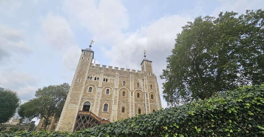 London: Easy Access Tower of London and Crown Jewels Tour - White Tower and the armory