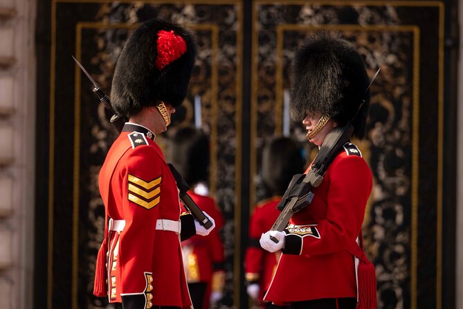 London Essential 2 hour introductory Walking Tour With a Londoner - Green Park and Buckingham Palace