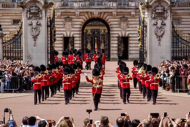 London Essential 2 hour introductory Walking Tour With a Londoner - Clarence House and St. James’s Palace