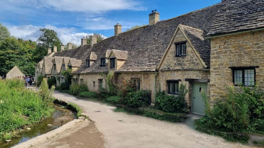 London: Full Day Cotswolds Tour with Shakespeare's Stratford - One day, two very different English worlds