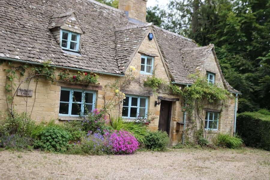 London: Full Day Cotswolds Tour with Shakespeare's Stratford - Bibury and Arlington Row
