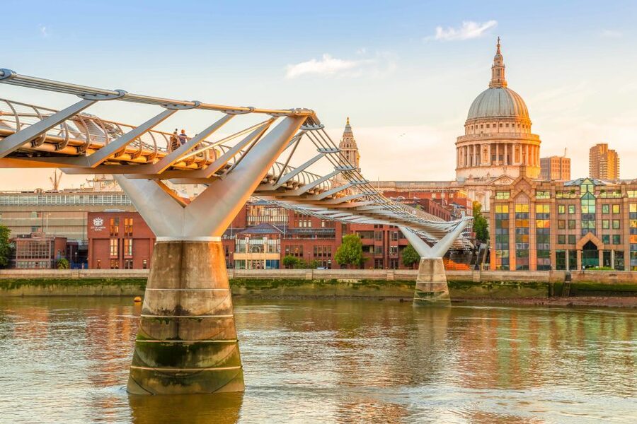 London: Full-Day London Bus Tour - Cruising the Thames between major sights