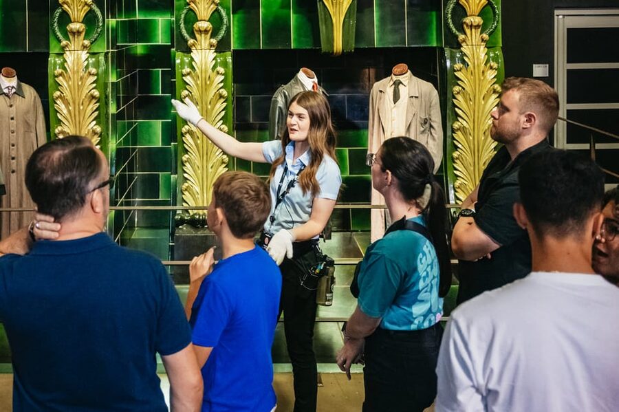 London: Fully-Guided Making of Harry Potter Tour - Walking Diagon Alley with a guide