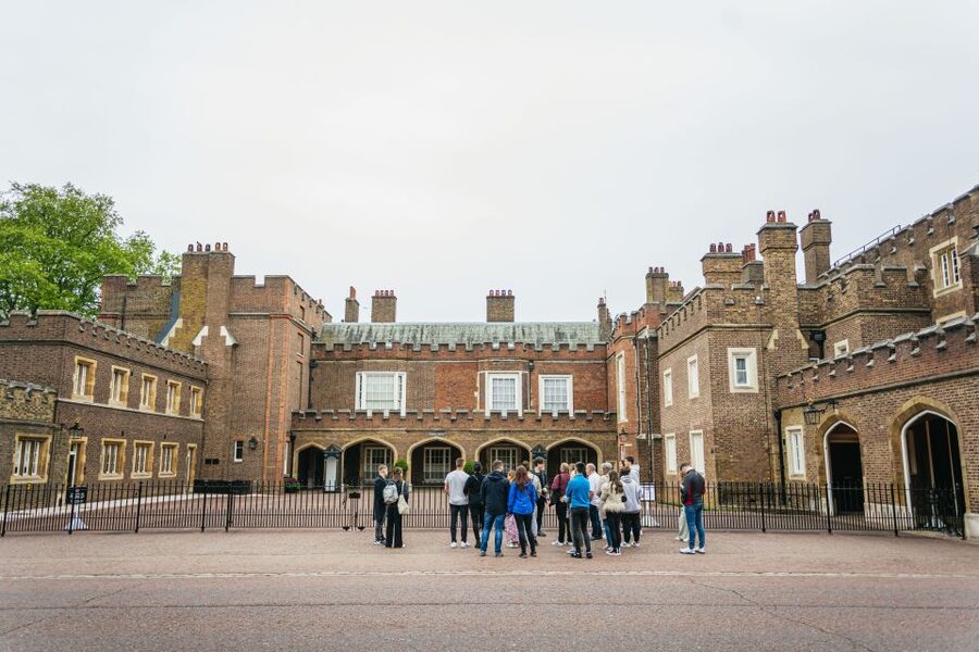 London: Ghost Walk and River Thames Boat Ride - How the guides shape the evening