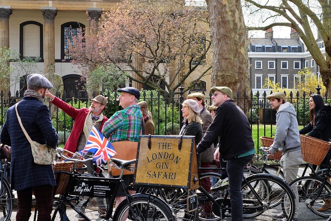 London Gin Safari: A Spirited, Juniper-Fuelled Jaunt - A graffiti stop with a can of spray paint