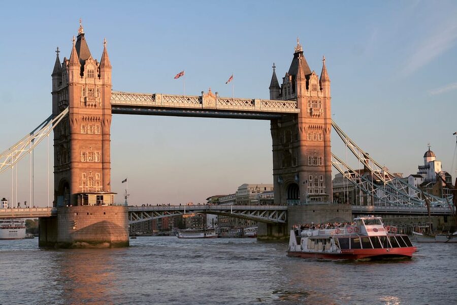 London: Go City Explorer Pass® - Tickets for 2-7 Attractions - Food, drink, and tours