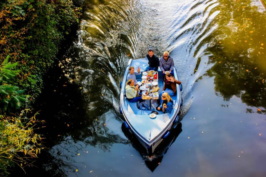 London: GoBoat Rental for Regent's Canal & Paddington Basin - Camden and Maida Vale from the water