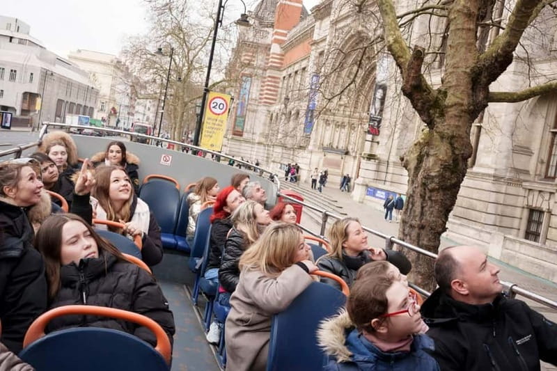 London: Golden Tours Gray Line Hop-on Hop-off Bus Tour - Commentary, drivers, and the open-top view