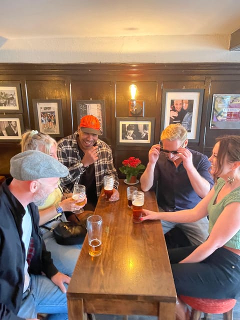 London: Great British Pubs Walking Tour - From royal connections to literary addresses