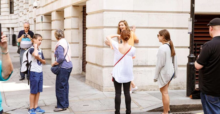 London: Guided Harry Potter Coach Tour of Locations - The Leaky Cauldron and Gringotts Bank