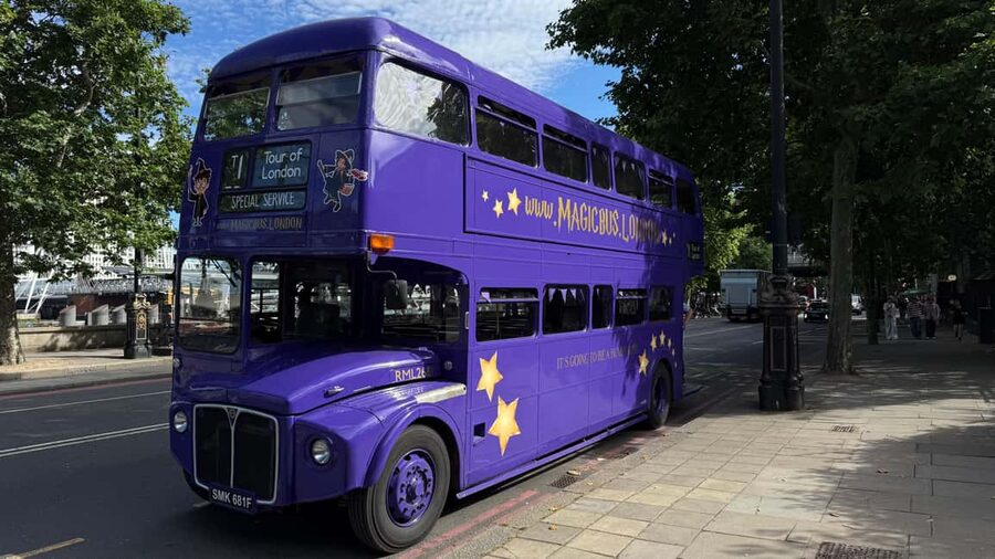 London: Guided Harry Potter Coach Tour of Locations - Platform 9 ¾ and the King’s Cross photo stop