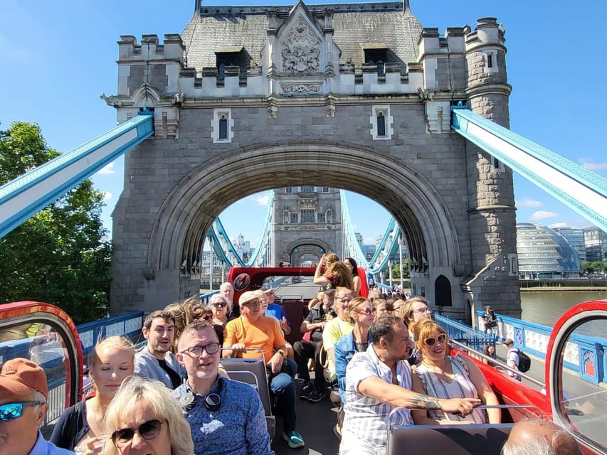 London: Guided Sightseeing Tour on a Vintage Open-Top Bus - Royal Courts of Justice and St. Paul’s Cathedral