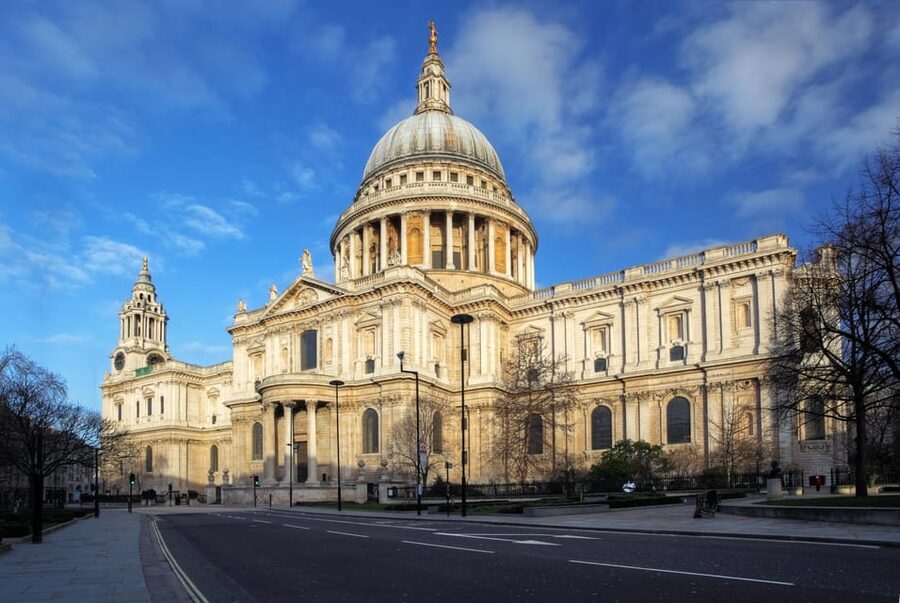 London: Guided Sightseeing Tour on a Vintage Open-Top Bus - Piccadilly Circus and the return to Embankment