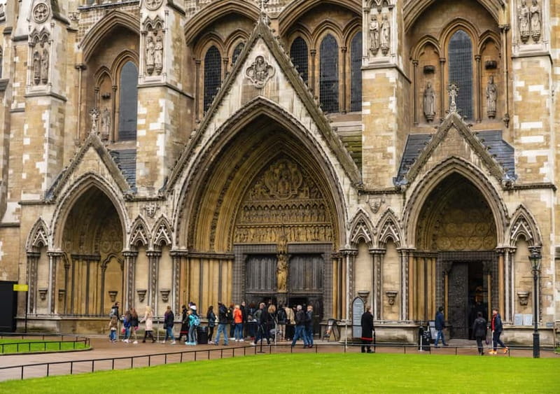 London: Guided Tour of Houses of Parliament & Westminster - The House of Commons and its unusual royal rule