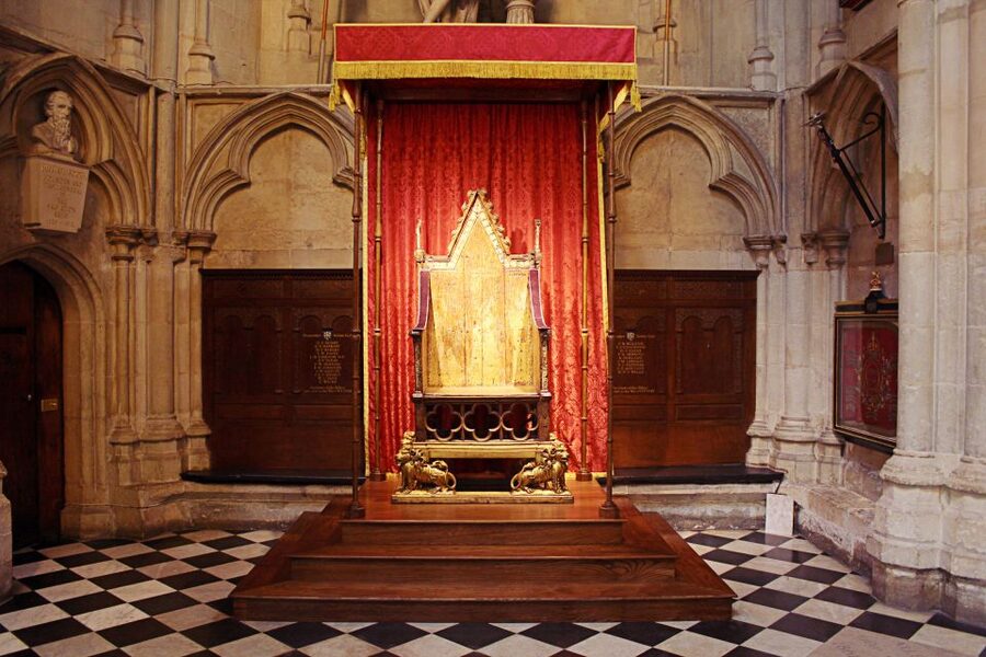 London: Guided Westminster Abbey Tour and Refreshments - Starting in the Cellarium with tea and pastries