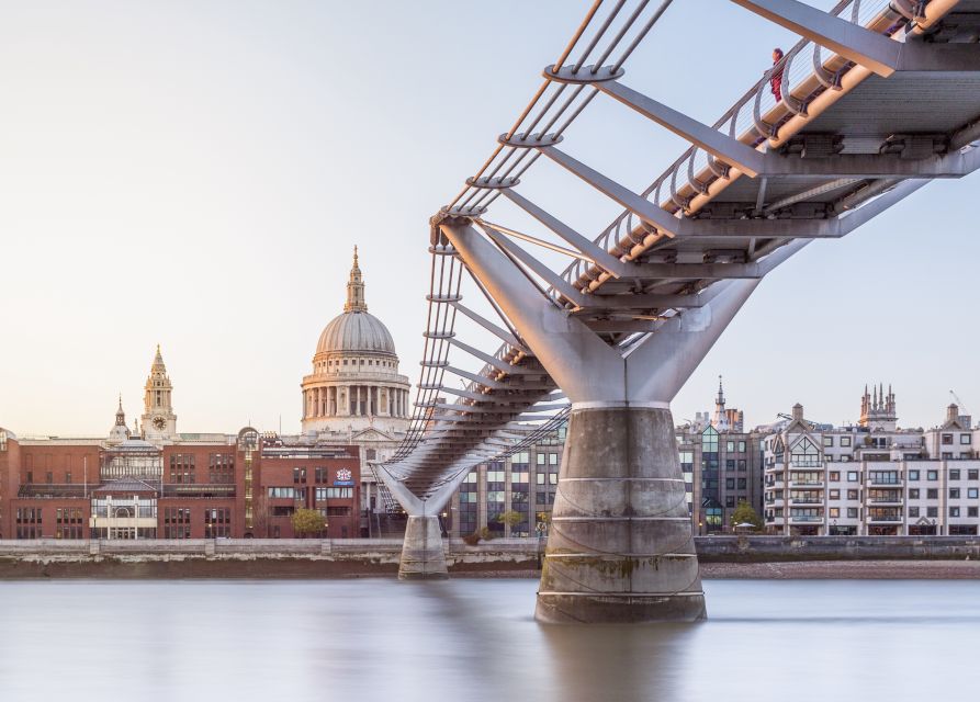 London: Harry Potter Filming Locations Walking Tour - Millennium Bridge and the destruction of London