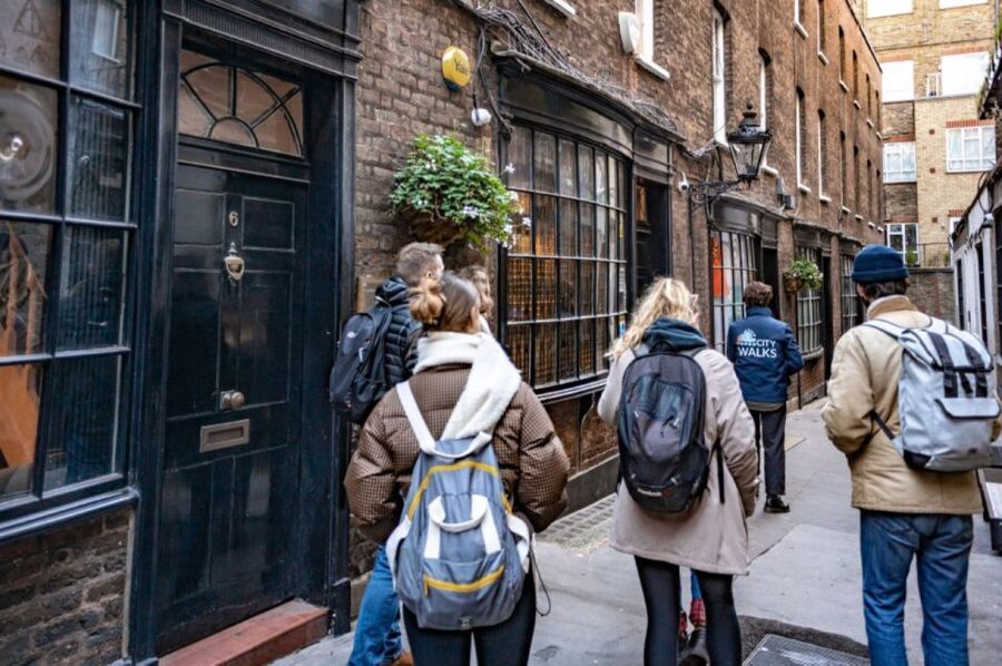 London: Harry Potter Walk, Hop-on Hop-off Bus Tour & Cruise - What the app adds to the day