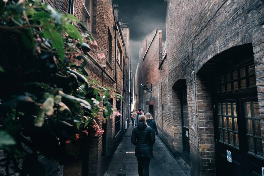 London: Harry Potter Walking Tour in German - From Borough Market to the Leaky Cauldron