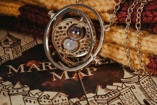 London: Harry Potter Walking Tour with Platform 9 3/4 - House of MinaLima for the printed side of Potter
