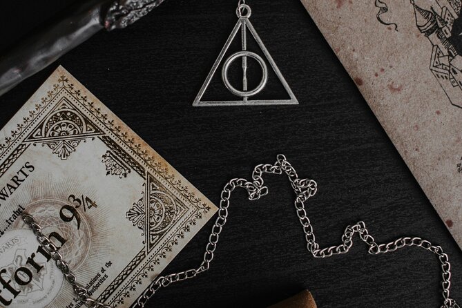 London: Harry Potter Walking Tour with Platform 9 3/4 - Trafalgar Square and Piccadilly Circus on screen