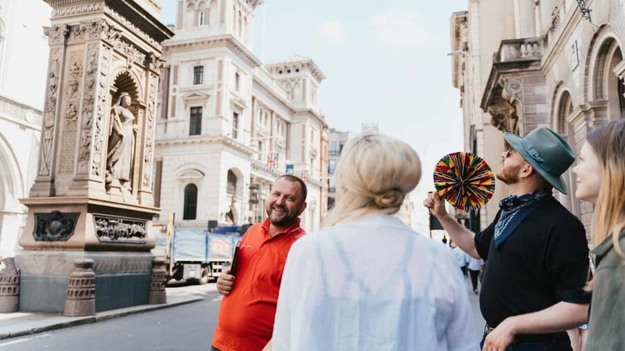 London: Historic City Walking Tour(& Rooftop Garden Access<em>) – Key points at a glance’ /></p>
<ul>
<li><strong>Roman roots at Temple:</strong> Start near the edge of the ancient City of London and follow its changing boundaries.</li>
<li><strong>Stories behind famous names:</strong> Learn why London Bridge was called falling down and who met execution at the Tower of London.</li>
<li><strong>A useful contrast of buildings:</strong> See St. Paul’s, the Bank of England, the Royal Exchange, The Shard, and Tower Bridge in one route.</li>
<li><strong>Real local flavor:</strong> Pause at Ye Olde Cheshire Cheese, one of London’s best-known old pubs, and hear the Bow Bells of St. Mary-le-Bow.</li>
<li><strong>Rooftop finish on selected days:</strong> Sunday and Monday departures include access to Garden at 120, with a possible short wait at busy times.</li>
<li><strong>Strong guide-led storytelling:</strong> Guides such as Maggie, Lucas, Carolina, Matt, and Margaret are praised for clear stories, humor, and answers to questions.</li>
</ul>
<h2 id="why-this-city-of-london-walk-works">Why this City of London walk works</h2>
<p><img width="900" height="506" decoding="async" src=