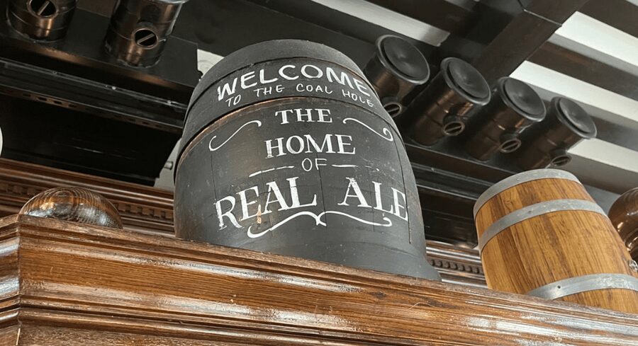 London: Historic London Pub Walking Tour - From Embankment Station into old London
