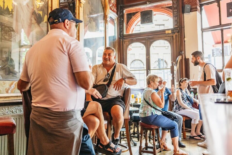 London: Historic Pubs of Central London Walking Tour - Reaching the West End by the end