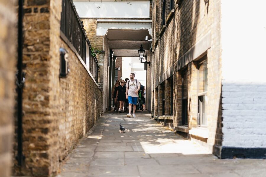 London: Historic Pubs of Central London Walking Tour - Four pubs, four different views of London