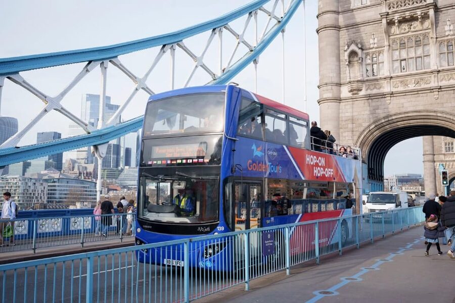 London: Hop-on Hop-off Bus Tour and Madame Tussauds Ticket - Big Ben, Buckingham Palace, and the Tower of London