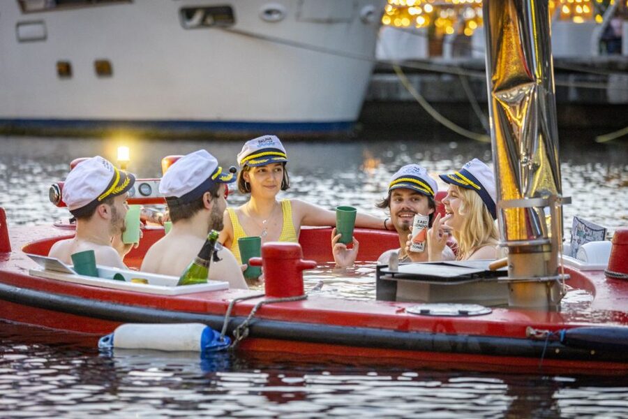 London: Hot Tub Boat Guided Historical Docklands Cruise - Key points to know before you book