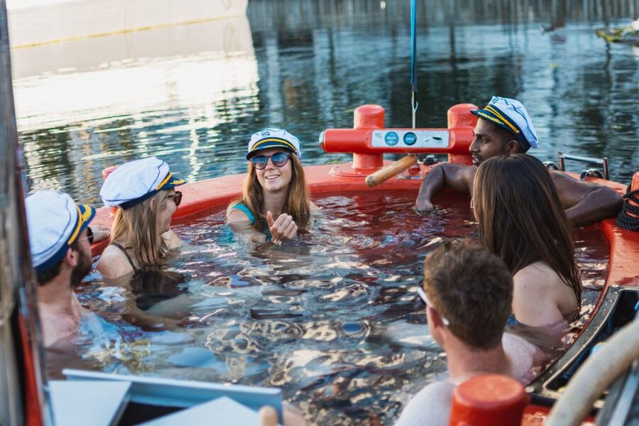 London: Hot Tub Boat Guided Historical Docklands Cruise - Is $60 good value?