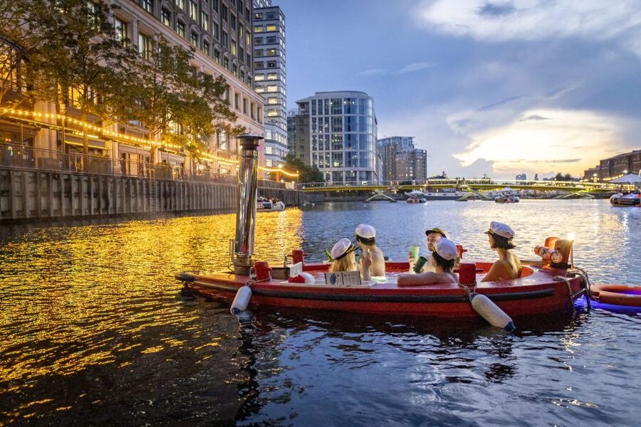 London: Hot Tub Boat Guided Historical Docklands Cruise - What to bring and what to leave behind