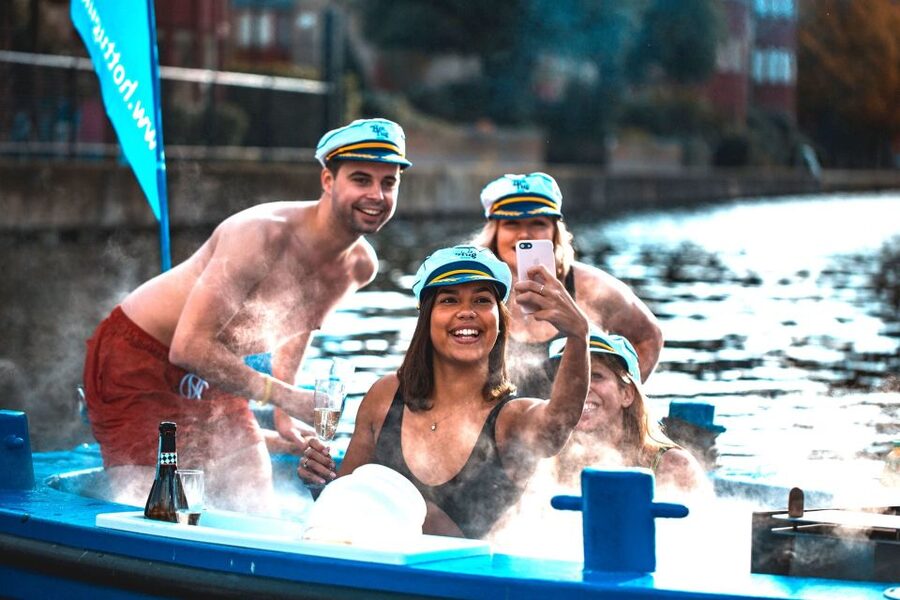 London: Hot Tub Boat Guided Historical Docklands Cruise - Who will enjoy this most?