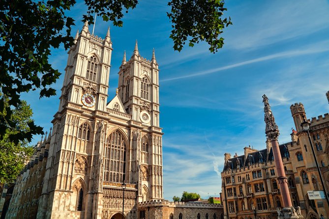 London In One Day Tour with River Cruise & London Eye Option - Exploring the Tower of London independently
