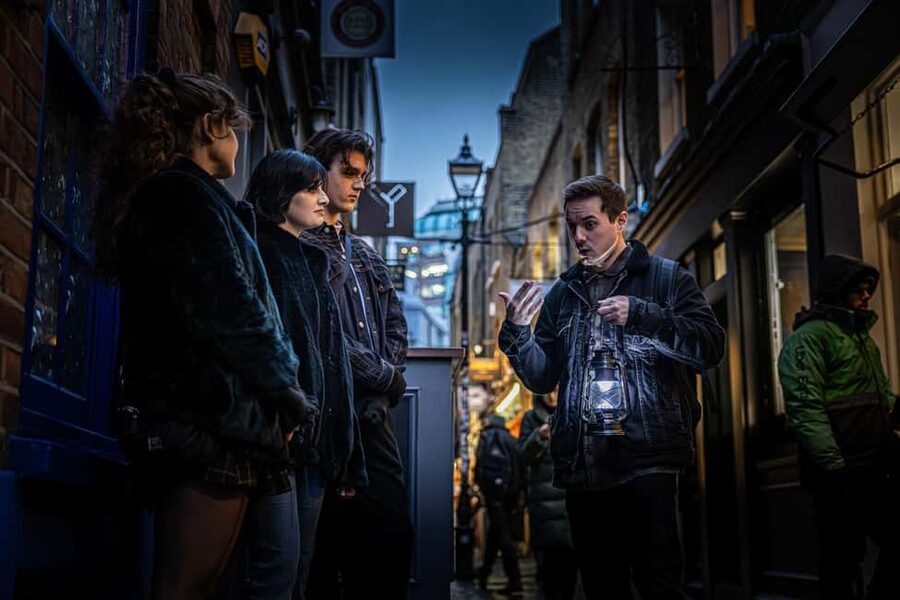 London: Interactive Jack the Ripper Walking Tour - The detective pack and the final theory