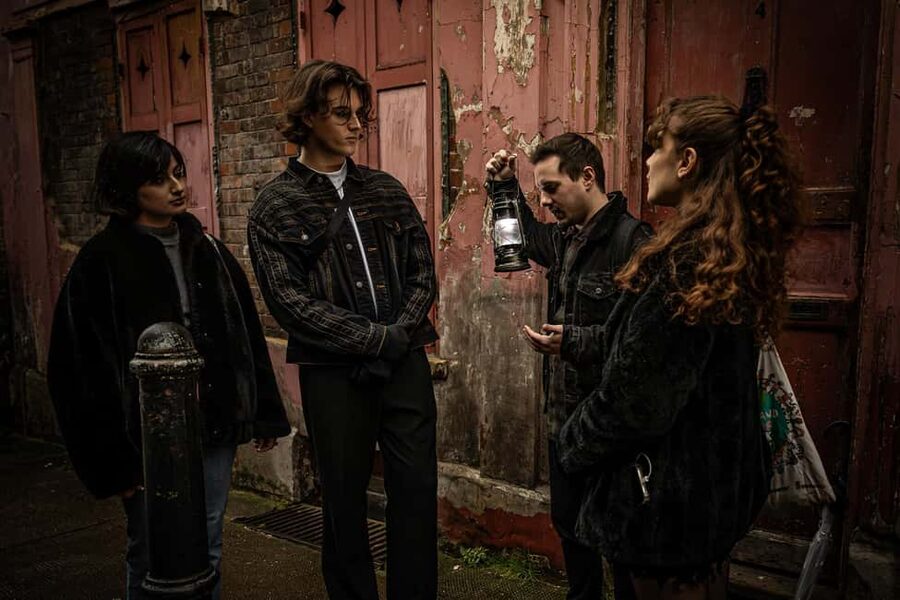 London: Interactive Jack the Ripper Walking Tour - The guides make or break the evening