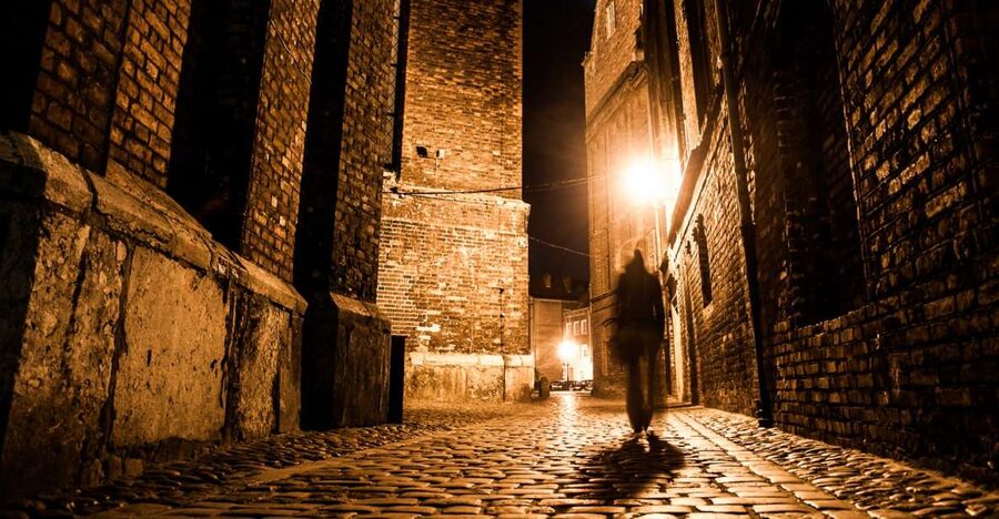 London: Jack The Ripper and Sherlock Holmes Bus Tour - The coach ride: Westminster’s grand buildings and darker stories